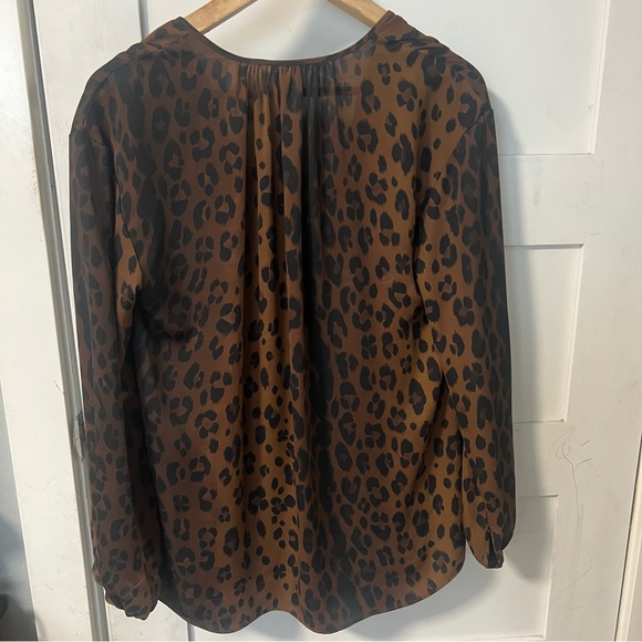 Talula Aritzia long sleeve top in cheetah print size medium - Picture 3 of 7